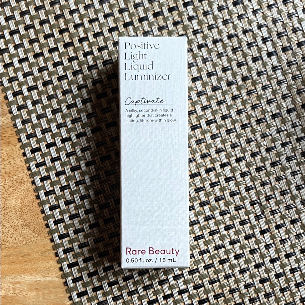 Rare Beauty Positive Light Liquid Luminizer - Captivate